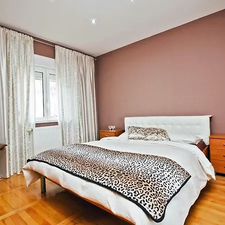 Violet * Jesenice (Split-Dalmatia)
