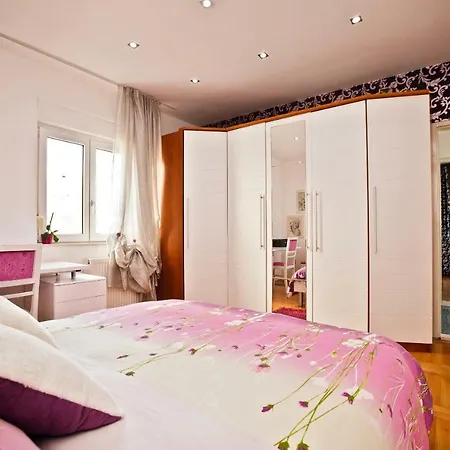 Violet Jesenice (Split-Dalmatia)