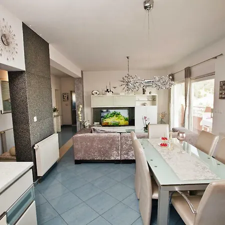 Violet Apartment