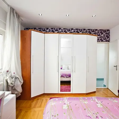 Apartment Violet Jesenice (Split-Dalmatia)