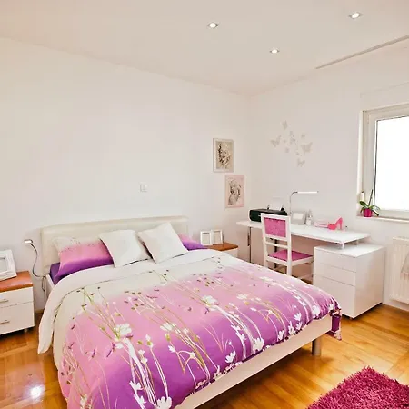 Apartament Violet Jesenice (Split-Dalmatia)